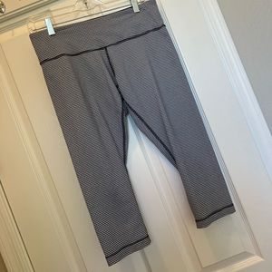 LULULEMON Wunder Under Capri Size 10